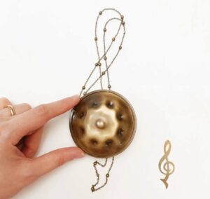 گردنبند فلزی هنگدرام | طراحی زیبا و خاص | رنگ‌های دودی، هفت‌رنگ، طلایی و نقره‌ای